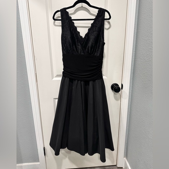 Jessica Howard Black Lace Midi Dress - Picture 1 of 5